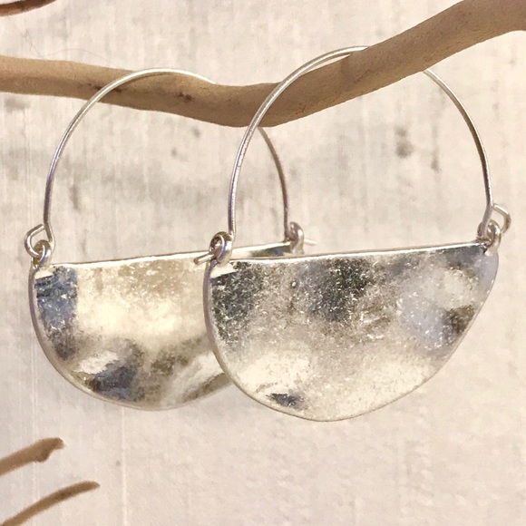 ⚪️Rylan Crescent Hoops⚪️ - Picture 3 of 8